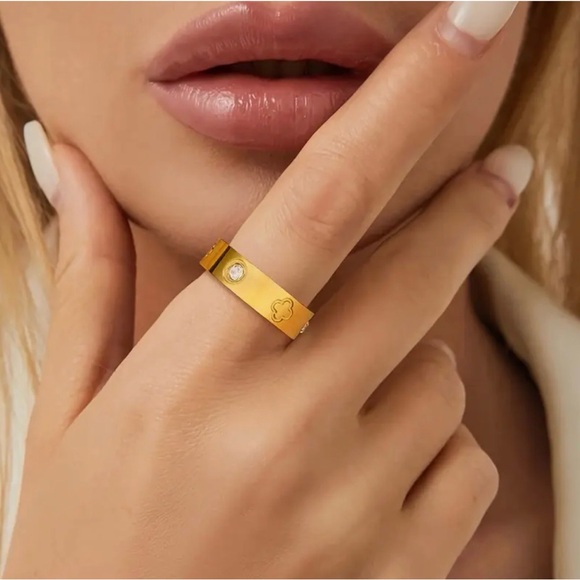 Temple St Claire Gold Clover Band Love Ring - Sizes 6, 7, and 8 - Picture 3 of 3